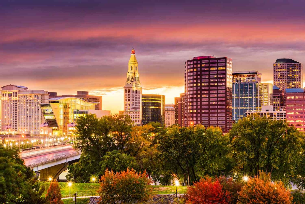 A Guide to Dating in Hartford CT: Discovering Love in the Capital City